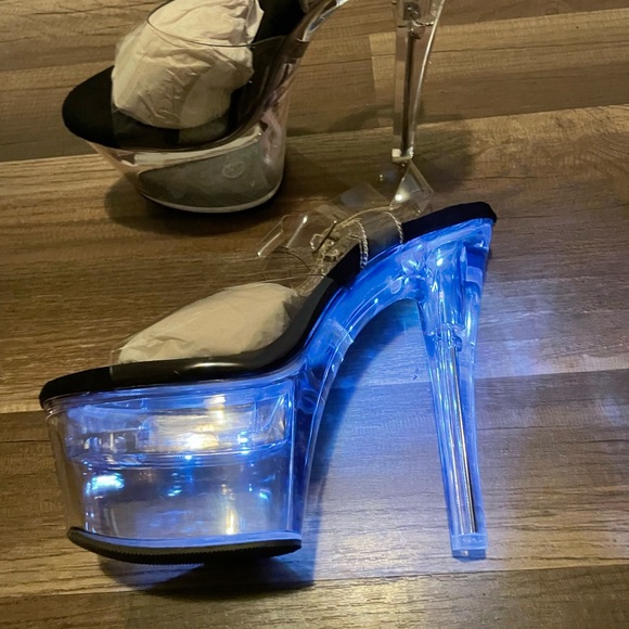 Flash dance 🪩LED Pleaser Heels - Picture 9 of 10